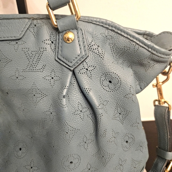 Louis Vuitton Mahina Cirrus PM Tote in Blue – Strap, Lock & Key, Dustbag, COA - Picture 6 of 16